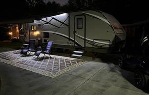 2018 Dutchmen - Coleman Light 2605RL Sleeps 5