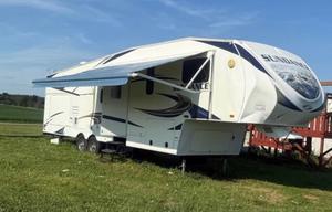 Family friendly bunk house 5th wheel camper
