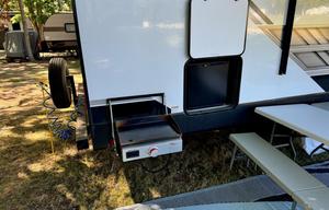 Fully Stocked 2021 Kodiak 283BHSL – Sleeps 10