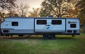 2025 VIKING. Spacious Camper!