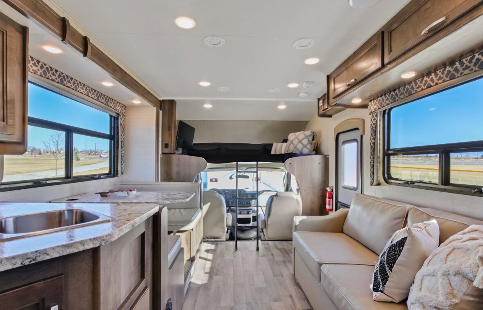 10-Person Jayco Redhawk 31F Vacation