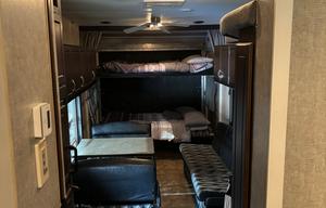 2010 Eclipse Attitude F33AKSG RV rental photo 6