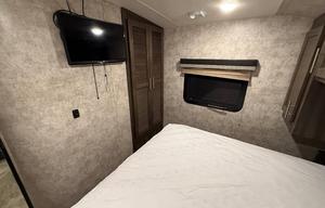 Sleeps 6 - Highland Ridge Light Spacious Trailer