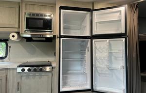 Fam Friendly 2023 Coachman Catalina 261BHS