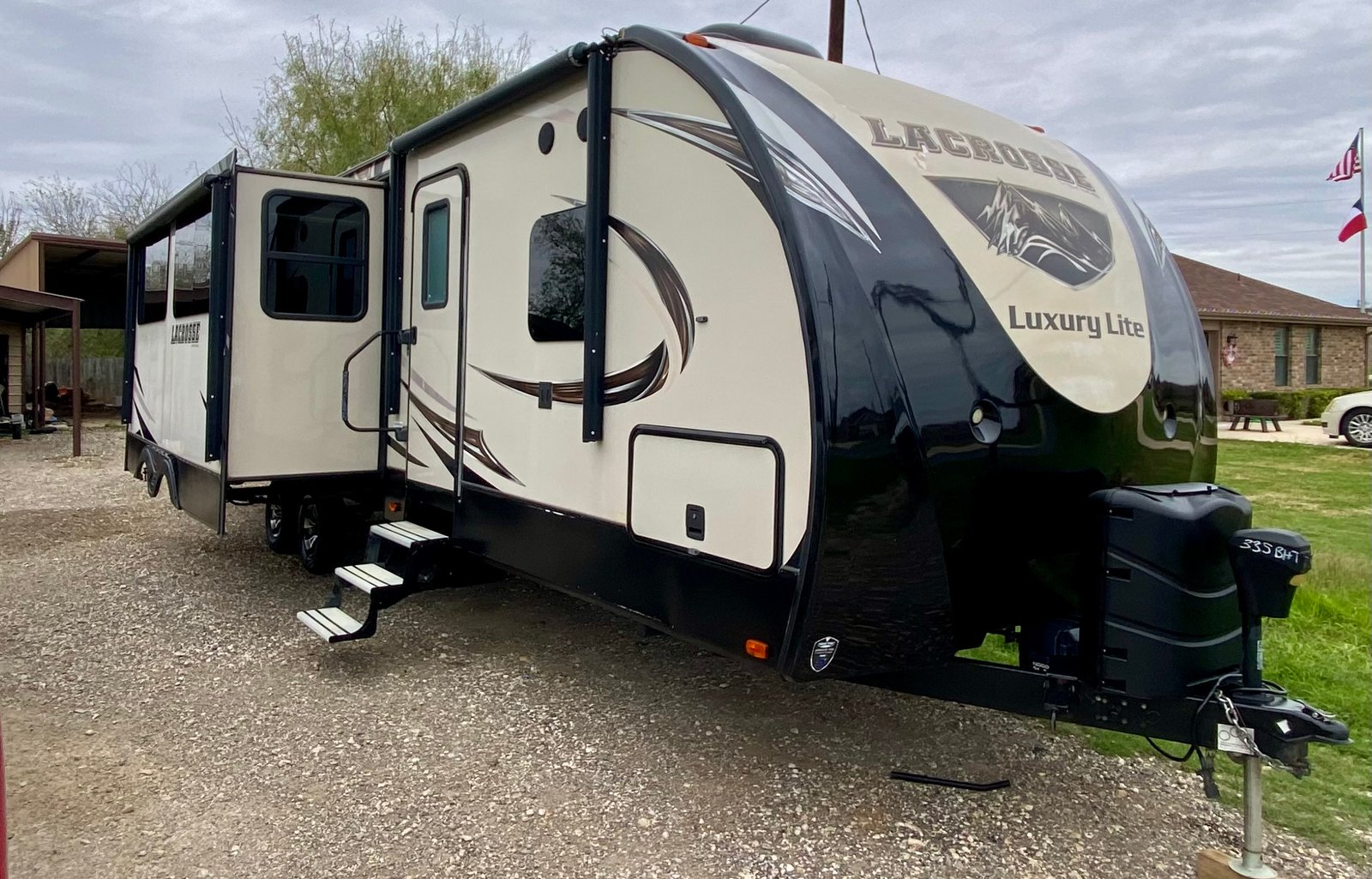 Luxury Bunkhouse Camper – Pet & Family Friendly