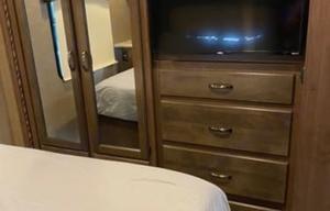 Easy to drive 2017 Thor Chateau 31E bunkhouse
