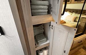 Modern Fifth Wheel – Your Home on the Road