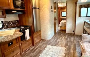 2015 Prime Time RV Avenger 33BHS RV rental photo 9