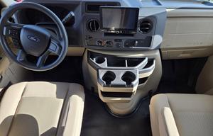 Easy to Drive Spacious RV - Only 3000 Miles on it!