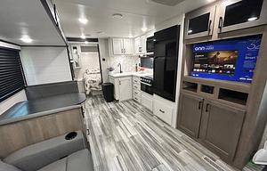 Trailside Escape JANY 2308