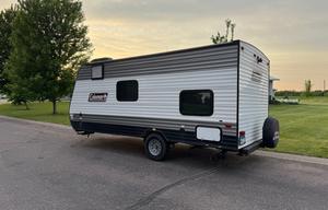Lightweight, sleeps 6, upgrades! 400W solar system