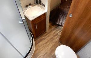 Luxury Lacrosse Camper RV Rental 35'