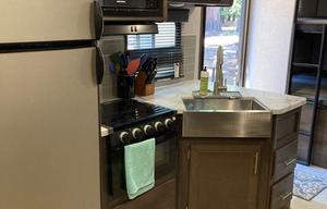 Family RV with bunk beds, queen bed, and more!
