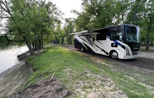 Large Luxury RV with Bunkbeds, Delivery Offered!