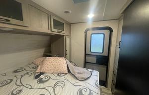 2022 Kodiak Ultra-Lite 289BHSL RV rental photo 7