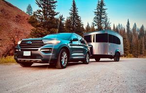 Premium Glamping Airstream Basecamp 20X