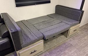Adventurer - Spacious and Pet-Friendly Getaway