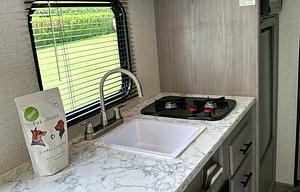 ‘23 Coleman Lantern Ready-To-Go Travel Trailer
