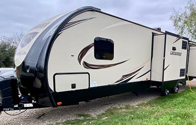 Luxury Bunkhouse Camper – Pet & Family Friendly