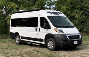 2021 Roadtrek Play ( dog friendly)