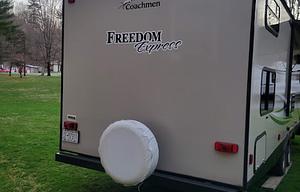 MoJo's 2018 Coachmen Freedom Express 29SE Sleeps 9