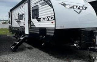 Ellie- 2023 Forest River RV EVO Lite 2750QBX