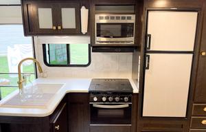 2020 Heartland Pioneer BH 305 RV rental photo 22