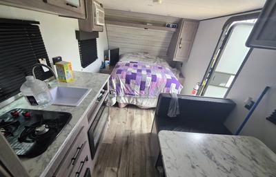 2024 Colman Lantern 17R RV rental photo 2