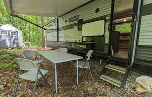 2022 - Sleeps 10! Delivery Available!!