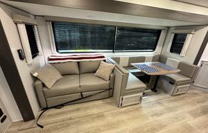 Beautiful Family Friendly 33 ft. Aurora RV