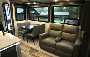 Adventure RV for Rent Sleeps 7, Bunkhouse + Loft!