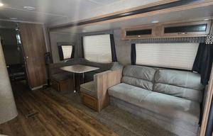 ALL SEASON-2019 Coachmen Legacy Edition Sleeps 10!