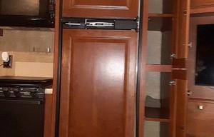 Winnebago Vista 35F (2 toilets / 1.5 bath)
