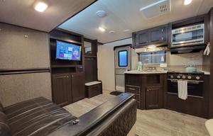 ★Full Size BUNKS★Private Queen Room★Exit 407