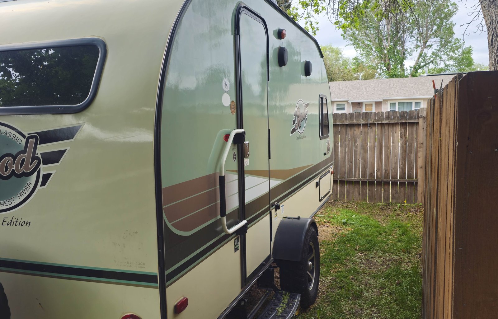 Adventure-Ready R-Pod – Bring Your Pup!