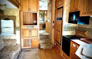 2005 Keystone RV Everest 352L RV rental photo 6