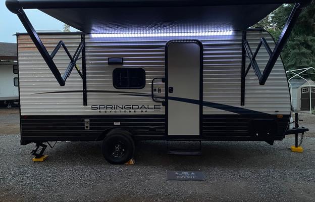 Sleeps 6 | Lightweight | Camping or Temporary Stay