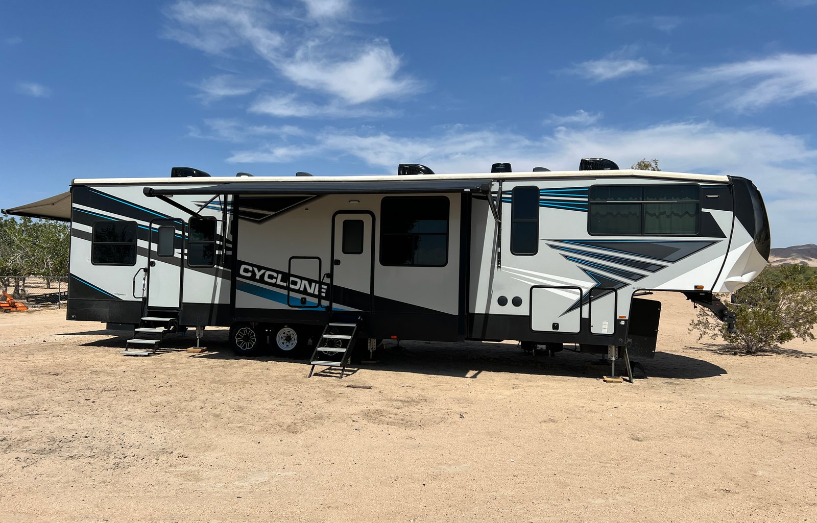 2022 Heartland Cyclone 4006-Toy Hauler, 13' Garage