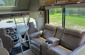 2020 Thor Motor Coach w/ King Bed