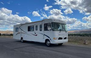 2000 Four Winds RV Hurricane 32A