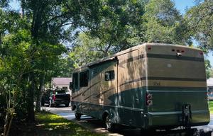 2005 Safari Trek RV rental photo 11