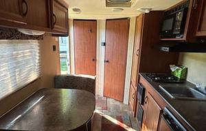 2013 Jayco Jay Flight Swift SLX– Cozy & Affordable