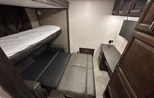Glamping at its finest! Jayco Luxury sleeps 9!