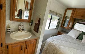2000 Four Winds RV Hurricane 32A