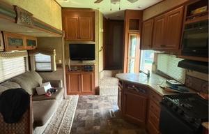 Family friendly bunk house 5th wheel camper