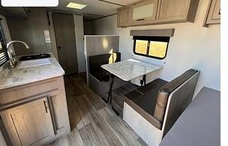 Sleeps 5 With an Electric Fireplace/coffee Maker