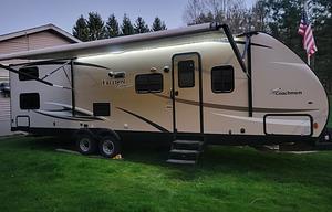 MoJo's 2018 Coachmen Freedom Express 29SE Sleeps 9