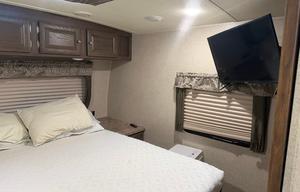 2018 Rockwood Ultra Lite 2706WS RV rental photo 17