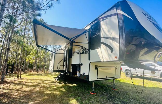 Welcome snowbirds- Perfect couples RV