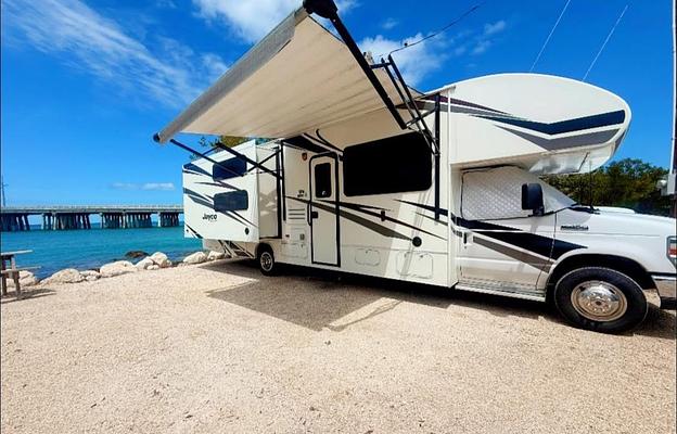 2019 Redhawk 31XL RV rental photo 1